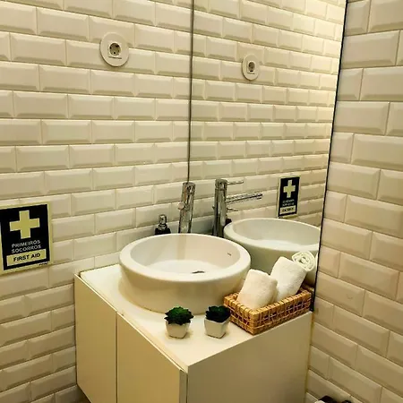 Апартаменты Historic - With Private Patio Порту