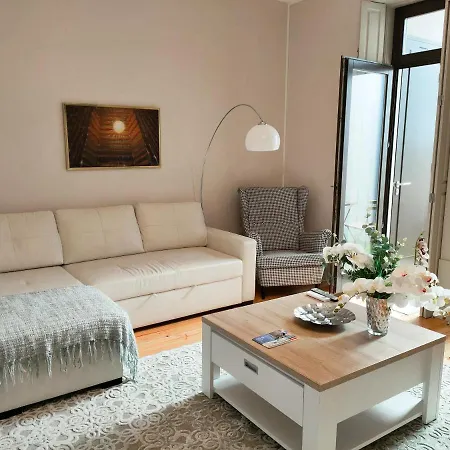 דירה Historic - With Private Patio *