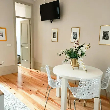 Historic - With Private Patio Apartment *